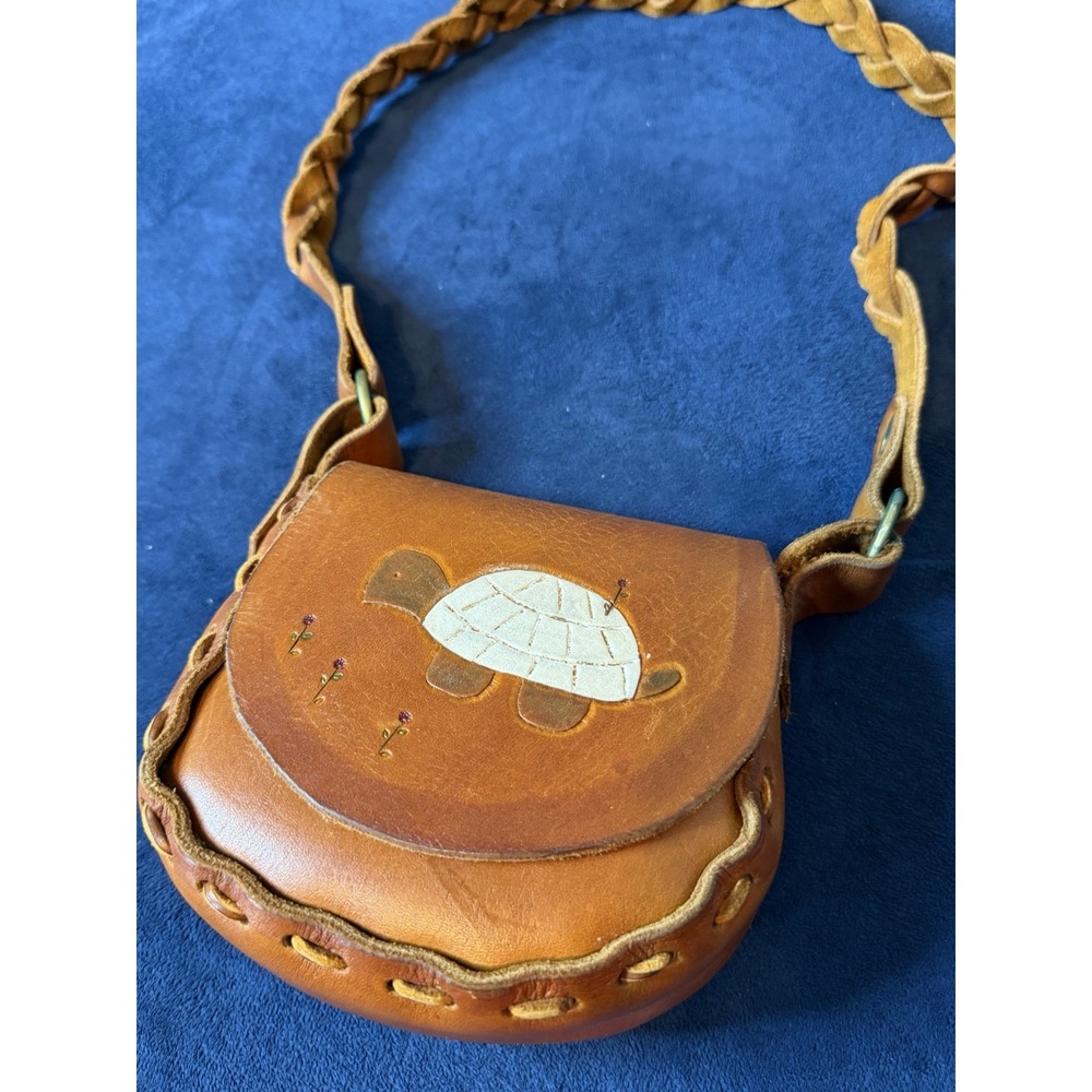 Vtg Artisan Tooled Small Leather Saddle Shoulder Bag “Turtle” Design Tan Brown